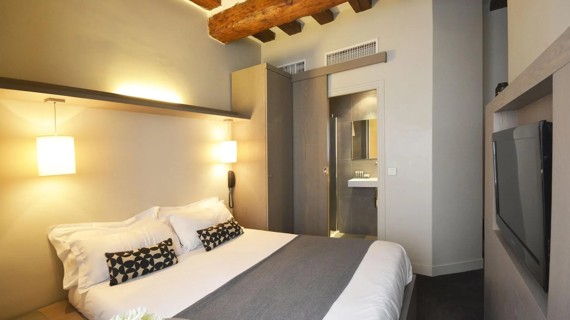 Des Princes Hotel 2*